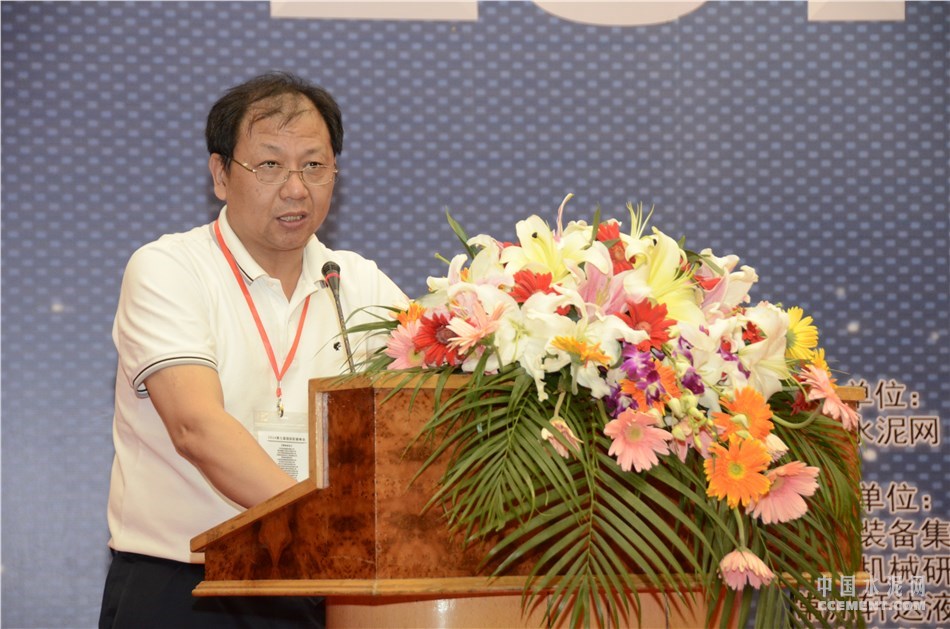 總工程師熊焰來在第七屆國際粉磨峰會技術(shù)交流報告：新形勢下的粉磨系統(tǒng)節(jié)能降耗